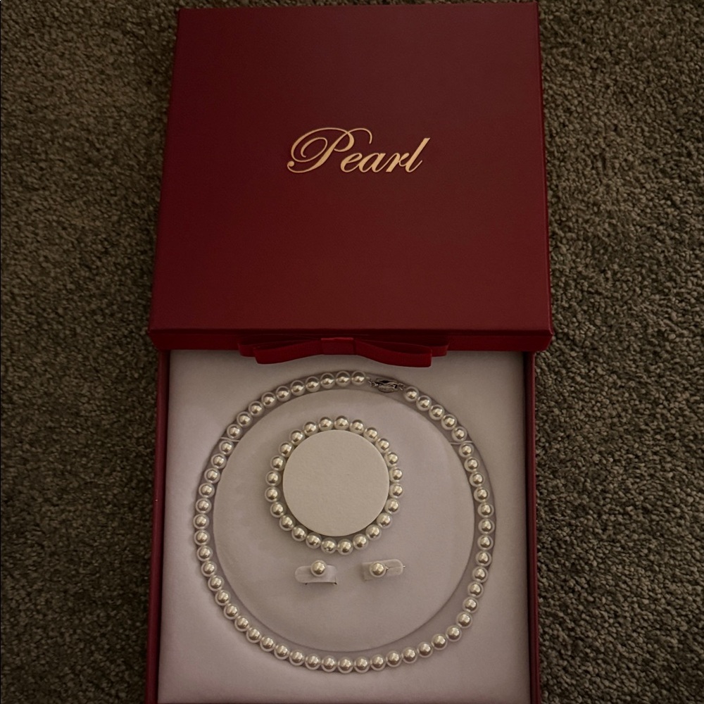 Elegant Pearl Jewelry Set